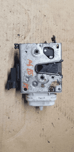 Zamek prawy przód Audi A4 B5 4D1837016D 1