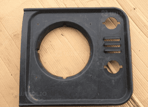 Okular ramka lampy lewej DHH100790 LAND ROVER DEFENDER 1