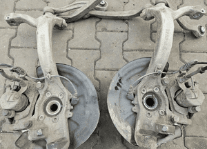 Audi A6 C6  2.0 TDI  zwrotnica piasta przód przednia prawa lewa 4F0258 4F0257 1