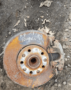 zwrotnica prawa przód touran 1.9 tdi