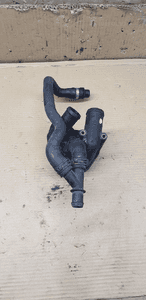 Obudowa termostatu termostat węże VW Phaeton 022121121E 1