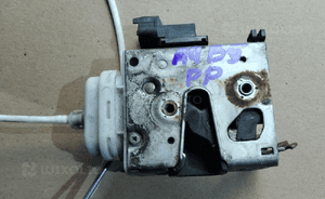 Audi A4 B5 zamek drzwi przod przednich prawy 1