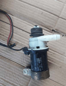 Mazda  6 02-07 GG GY  Pompka Spryskiwacza lamp Xenonowych 3