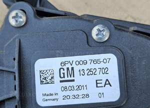 Opel Astra J 4 IV 2.0 CDTI pedał potencjometr gazu 13252702 2