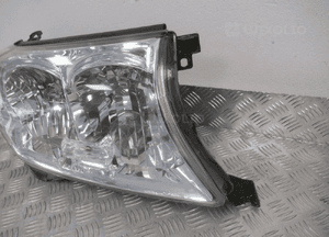 Lampa prawa przód przednia toyota land cruiser J200 2007-2015 8