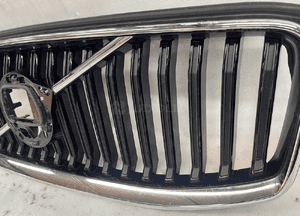 Grill atrapa chłodnicy volvo XC60 lift 32291019 idealna 4