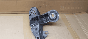 Łapa mocowanie wspornik silnika lewy Skoda Superb I 1.9 TDI 8E0199351 1