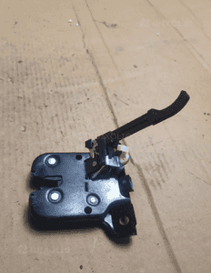 Audi  8P3827469A zamek klapy bagażnika 3