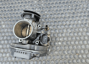 Przepustnica Listwa Wtryskowa Wtryski Przewody Zaplonowe 1.0 1.4 VW Skoda Seat 17