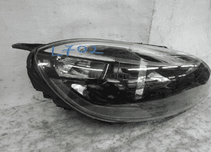 Volvo XC40 xenon lampa przód prawa przednia 2