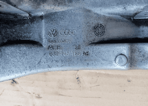 Łapa mocowanie alternatora VW New Beetle 1.4 16V 032145169AB 7