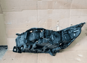 Lampa prawy przód przednia prawa Citroen C5 III UK 9684845180 2