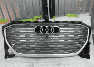 Audi Q4 e-tron gril z wzmocnienie atrapy wspornik 1