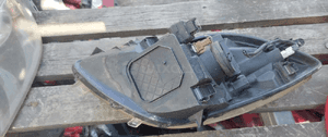 .  PRZOD PRZEDNIA LAMPA PRAWA TOYOTA YARIS 2 3