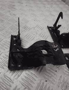 RYGIEL ZAMEK MASKI  AUDI A3 8P0823480 DOSTĘPNE 3 SZTUKI 2