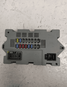 JAGUAR F-PACE X761 XJ X351 F-TYPE X152 XE X760 XF X250 I-PACE X590 RANGE ROVER EVOQUE SKRZYNKA BEZPIECZNIKÓW BEZPIECZNIKI ORYGINAŁ 2