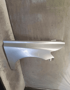 Volvo V50 S40 błotnik przedni prawy srebrny 426-26 2
