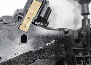 Zamek drzwi lewy przód przedni renault clio v 805032387R 2019-2024 5