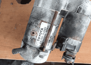 rozrusznik yaris 1.0 281000j020 3