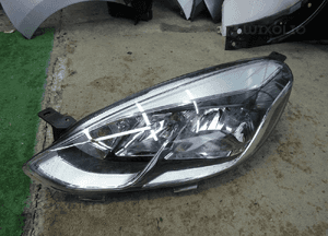 Fiesta MK8 lampa przednia lewa 1