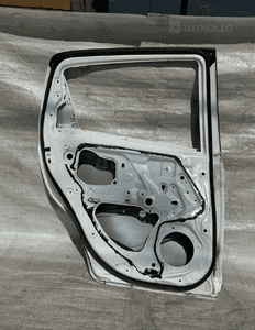Toyota yaris iii drzwi lewe tylne 3