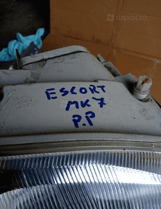 Lampa prawy przód przednia prawa Ford Escort MK7 5