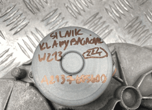 Mercedes W213 mechanizm silnik zamykania klapy bagażnika A2137605600 2