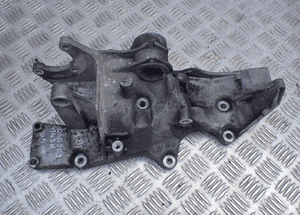 Łapa alternatora mocowanie passat B5 06B903143K radom 1