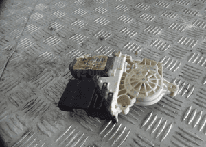 VW BORA SILNICZEK SZYBY PRZÓD LEWY 2