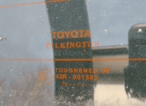 Toyota Avensis T27 sedan szyba tyl tylna 2
