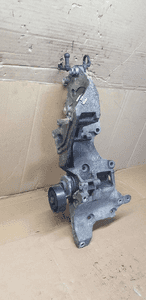 Łapa mocowanie alternatora VW Passat B6 2.0 TDI 03L903143D 3