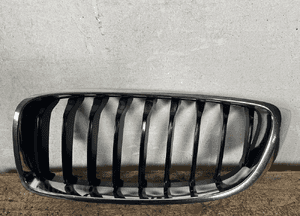 Nerka atrapa grill zderzak przód lewa bmw F32 F33 1