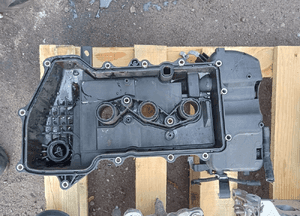 pokrywa zaworów yaris aygo 1.0 1kr 2