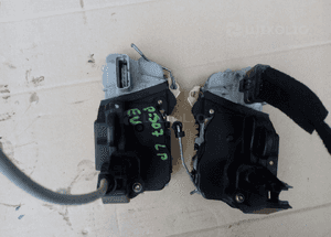 Peugeot 307 zamek drzwi przod prawy  lewy 1
