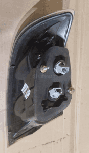 Lampa prawa tył tylna w błotnik mazda 3 bk 2