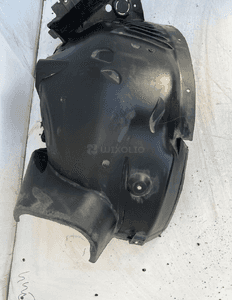 Mercedes W204 nadkole prawy przód prawe A2046905930 2