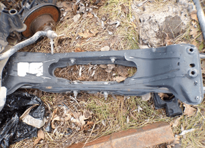 ALFA ROMEO 147 BELKA TYLNA RAMA TRAWERSA TYLNA ORYGINAŁ BEZ RDZY