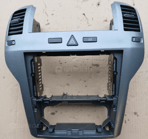 Opel Zafira B panel środkowy