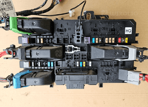 Opel Zafira B Astra H skrzynka bezpieczników modul sterownik BSI 13206759 HG 3