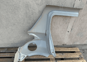 Blotnik tyl tylny lewy suzuki swift MK7 5D hb 10- 4
