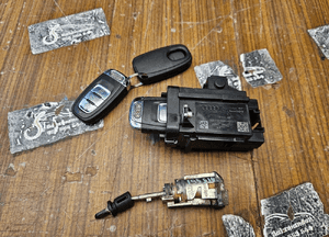 Stacyjka Port Kluczyk 3szt Pilot Kasetka Drzwi Wkladka Komplet Audi A4 B8 A5 8T 2