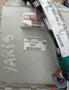 Toyota Yaris II 1.0  B 1.4 D4D moduł skrzynka bezpieczników 82730-52700 3