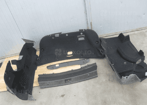 MERCEDES E 207 boczek tapicerka bagażnika plastik 1