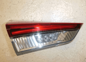 TOYOTA AURIS LAMPA LEWY TYŁ W KLAPĘ LEWA TYLNA hatchback 3