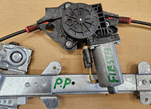 Ford Fiesta MK6 podnośnik mechanizm szyby przód przedni prawy 2
