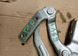 Zawias maski prawy przód Mercedes W169 A1698800228 2