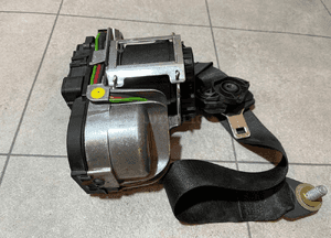 Mercedes W221 pas napinacz przód czarny bdb 7