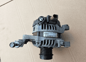 Toyota auris avensis 1.6 alternator 27060-0t360 1