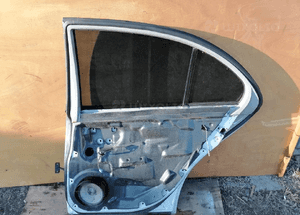 MERCEDES e 211 sedan  drzwi prawy tył szyba zamek listwa 9