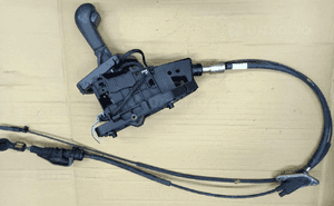 Volvo S60 S80 V70 XC70  2.4 2.4 D T 03 r. lewarek wybierak linki biegów automat P08636189 1